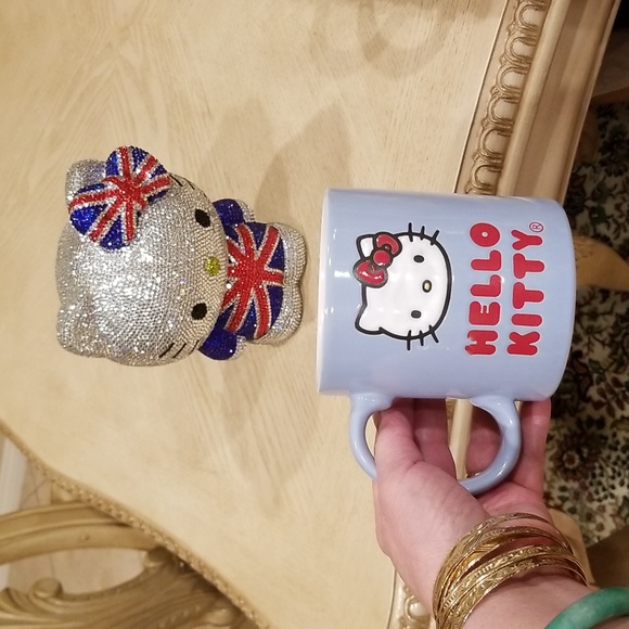 SOLD Hello Kitty Mug - Picture 4 of 6